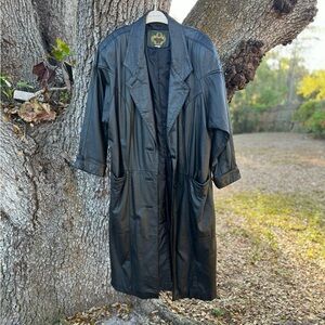 1X Vintage Avanti Lady Black leather maxi trench coat with 2 deep pockets. IX